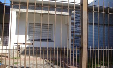 Casa para 2 Familias en venta en Bernal Oeste