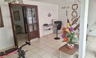 VENDO CASA DE DOS PISOS EN PARQUE LEFEVRE