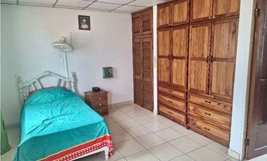 VENDO CASA DE DOS PISOS EN PARQUE LEFEVRE