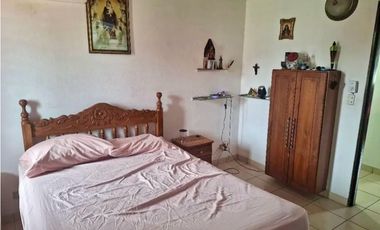 VENDO CASA DE DOS PISOS EN PARQUE LEFEVRE