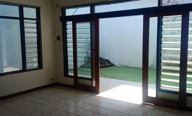 *Disewakan Rumah Dharmahusada Indah Barat*