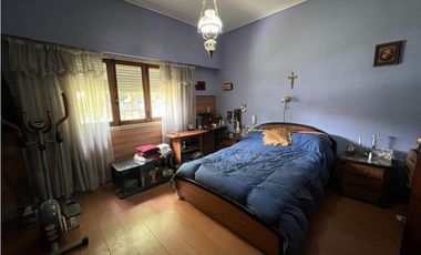 Chalet de 3 ambientes con posibilidad de ampliación. Sobre Avda. Paso.