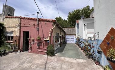 Chalet de 3 ambientes con posibilidad de ampliación. Sobre Avda. Paso.