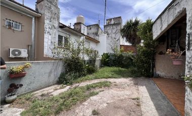 Chalet de 3 ambientes con posibilidad de ampliación. Sobre Avda. Paso.