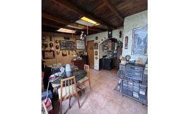 Chalet de 3 ambientes con posibilidad de ampliación. Sobre Avda. Paso.