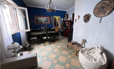 Chalet de 3 ambientes con posibilidad de ampliación. Sobre Avda. Paso.