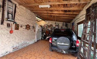 Chalet de 3 ambientes con posibilidad de ampliación. Sobre Avda. Paso.