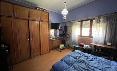 Chalet de 3 ambientes con posibilidad de ampliación. Sobre Avda. Paso.