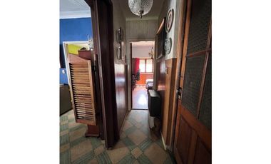 Chalet de 3 ambientes con posibilidad de ampliación. Sobre Avda. Paso.