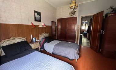 Chalet de 3 ambientes con posibilidad de ampliación. Sobre Avda. Paso.