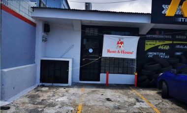 Local Comercial en alquiler en Parque Lefevre  YMW