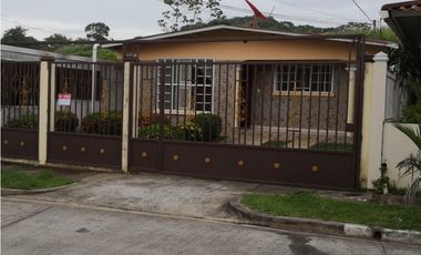 EN VENTA!! Casa en Parques del oeste