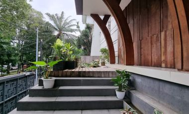 RUMAH MODERN at Jl PANGLIMA POLIM, PANGPOL, KEBAYORAN BARU