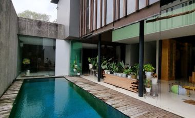 RUMAH MODERN at Jl PANGLIMA POLIM, PANGPOL, KEBAYORAN BARU