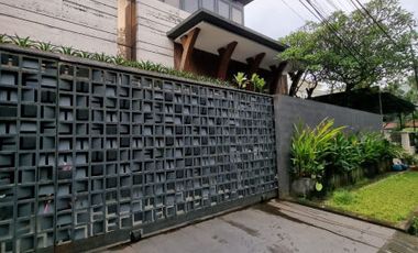 RUMAH MODERN at Jl PANGLIMA POLIM, PANGPOL, KEBAYORAN BARU