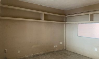 Edificio moderno en centro histórico