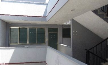 Edificio moderno en centro histórico