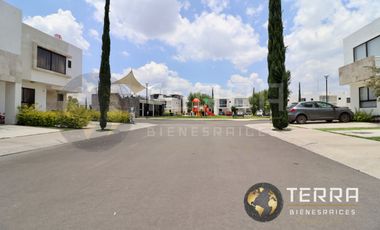 VENTA CASA Amplia En La Cantera Residencial Villa Marino Celaya Modelo: Modena