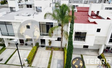 VENTA CASA Amplia En La Cantera Residencial Villa Marino Celaya Modelo: Modena