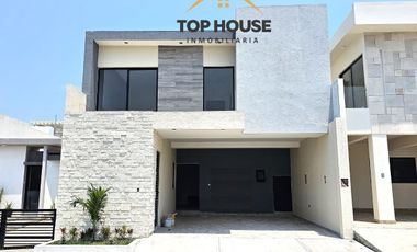 Casa en venta en Veracruz, Lomas de la Rioja 3 habitaciones, alberca