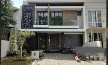 Rumah new mewah di Woodland Citraland Surabaya
