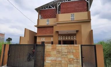 Rumah 2 Lantai Murah Siap Huni di Mojosari Dekat Polres Mojokerto SHM