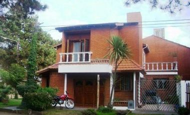 Casa en venta - 3 Dormitorios 2 Baños - Cochera - 180Mts2 - San Bernardo