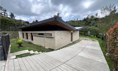 Venta casa campestre En Alto de las Palmas sector lemont