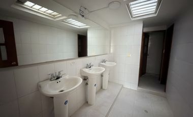 edificio en arriendo en las palmas. Cod A2247