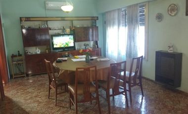 Casa en venta en Quilmes Este