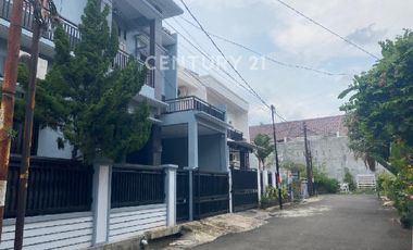 Disewakan Rumah 2 Lantai Dekat Sekolah Unggulan Pondok Kelapa