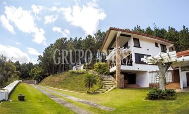 Se Vende Hermosa Villa de Montaña en Altos del Maria Cod. 3187598