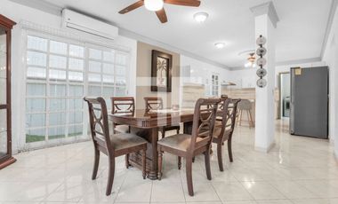 Casa en venta de 5 recámaras Isla Dorada Zona Hotelera Cancún