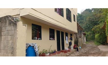Edificio en venta con 6 apartamentos Girardota Antioquia