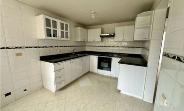 Apartamento en Pinares, 202 m2, 4 habitaciones con excelente ubicación