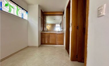 Apartamento en Pinares, 202 m2, 4 habitaciones con excelente ubicación