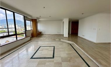 Apartamento en Pinares, 202 m2, 4 habitaciones con excelente ubicación