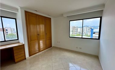Apartamento en Pinares, 202 m2, 4 habitaciones con excelente ubicación