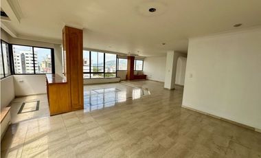 Apartamento en Pinares, 202 m2, 4 habitaciones con excelente ubicación