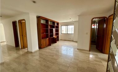 Apartamento en Pinares, 202 m2, 4 habitaciones con excelente ubicación