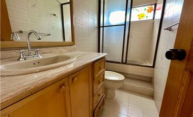 Apartamento en Pinares, 202 m2, 4 habitaciones con excelente ubicación