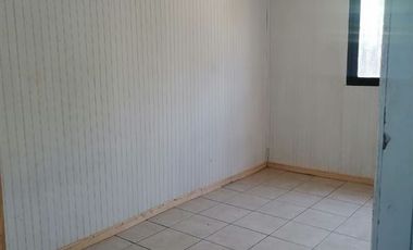 Casa en Arriendo en Casa con estacionamiento y amplio galpón en arriendo en Cerrillos