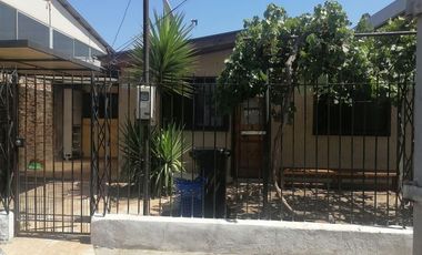 Casa en Arriendo en Casa con estacionamiento y amplio galpón en arriendo en Cerrillos