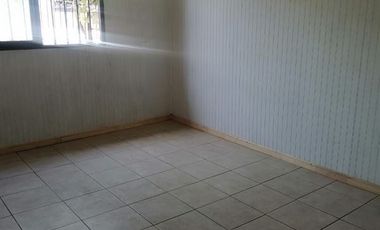 Casa en Arriendo en Casa con estacionamiento y amplio galpón en arriendo en Cerrillos