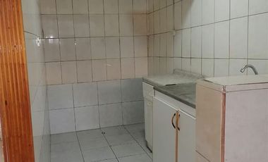 Casa en Arriendo en Casa con estacionamiento y amplio galpón en arriendo en Cerrillos