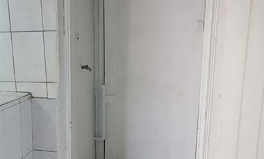 Casa en Arriendo en Casa con estacionamiento y amplio galpón en arriendo en Cerrillos