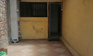 Casa en Arriendo en Casa con estacionamiento y amplio galpón en arriendo en Cerrillos