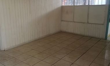 Casa en Arriendo en Casa con estacionamiento y amplio galpón en arriendo en Cerrillos