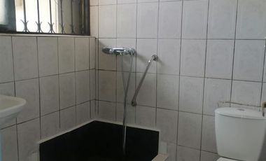 Casa en Arriendo en Casa con estacionamiento y amplio galpón en arriendo en Cerrillos