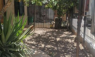 Casa en Arriendo en Casa con estacionamiento y amplio galpón en arriendo en Cerrillos